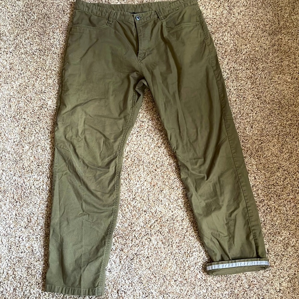 Mens TNF pants.